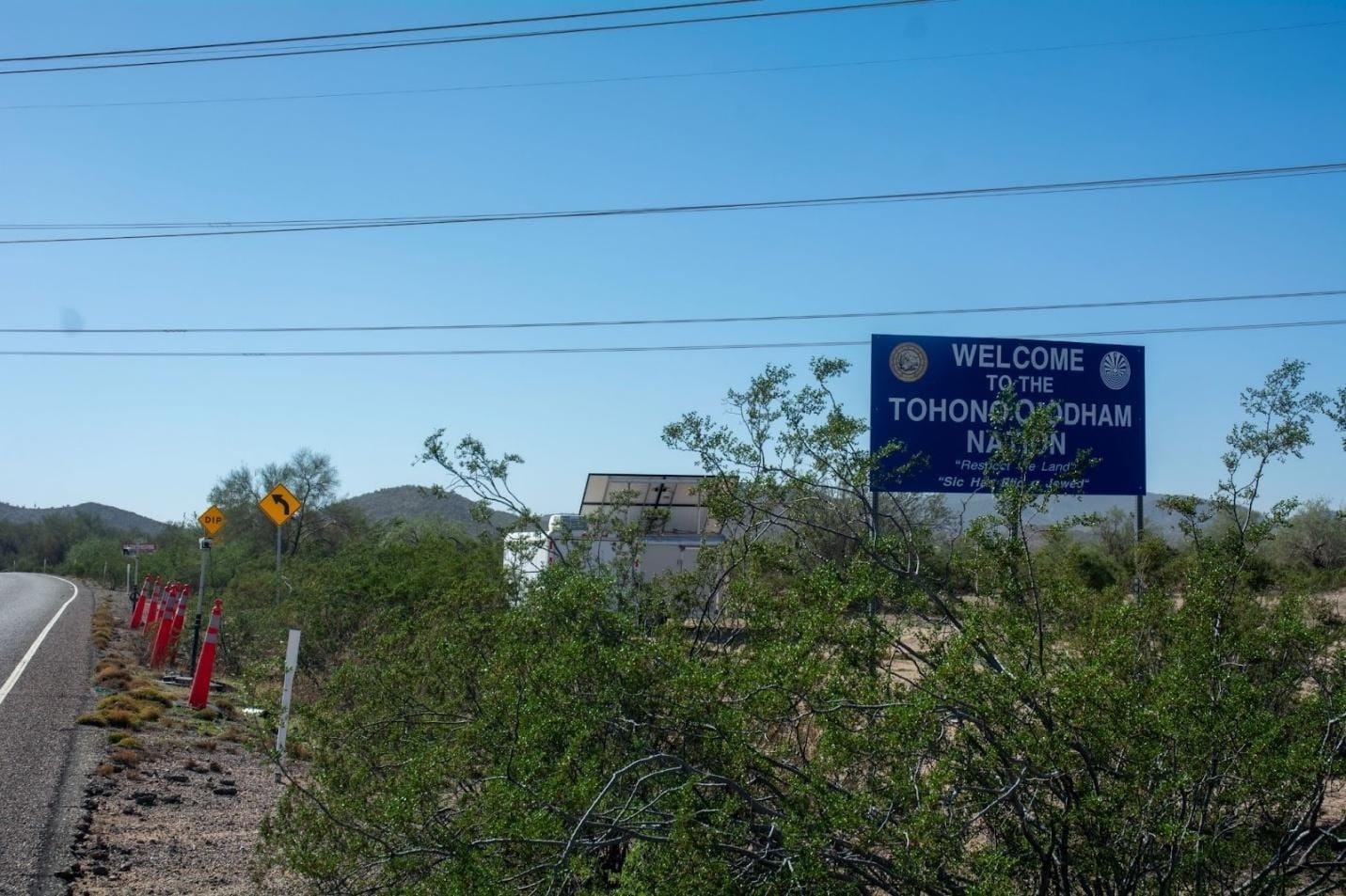 A sign in the desert

AI-generated content may be incorrect.