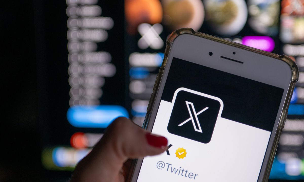Twitter becomes X 