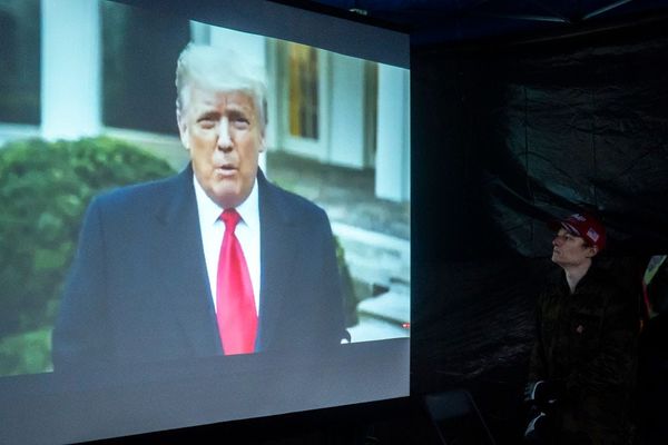 The platform walls close in on Trump 