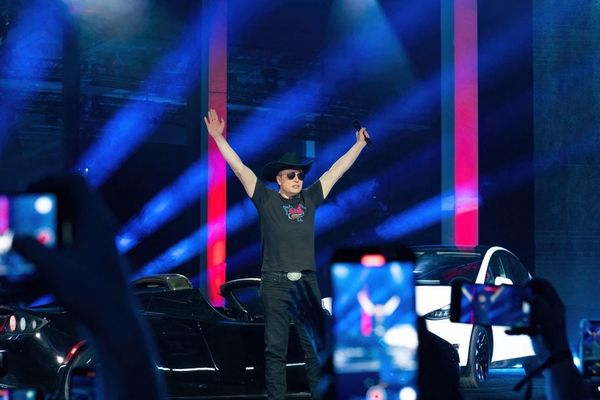 Elon Musk leaves the Twitter board