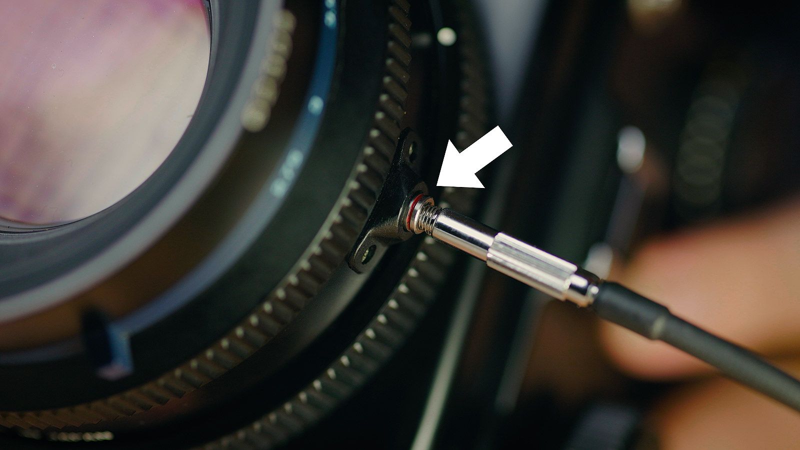 Red band on the lens cable release Mamiya RZ67