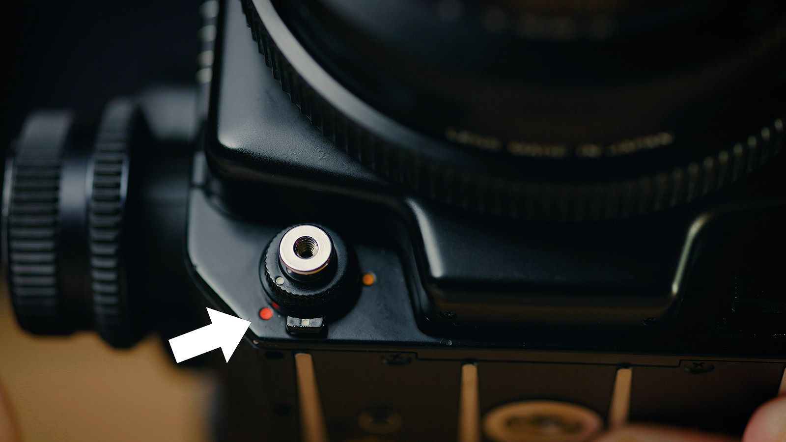 Locking the shutter button on the Mamiya RZ67