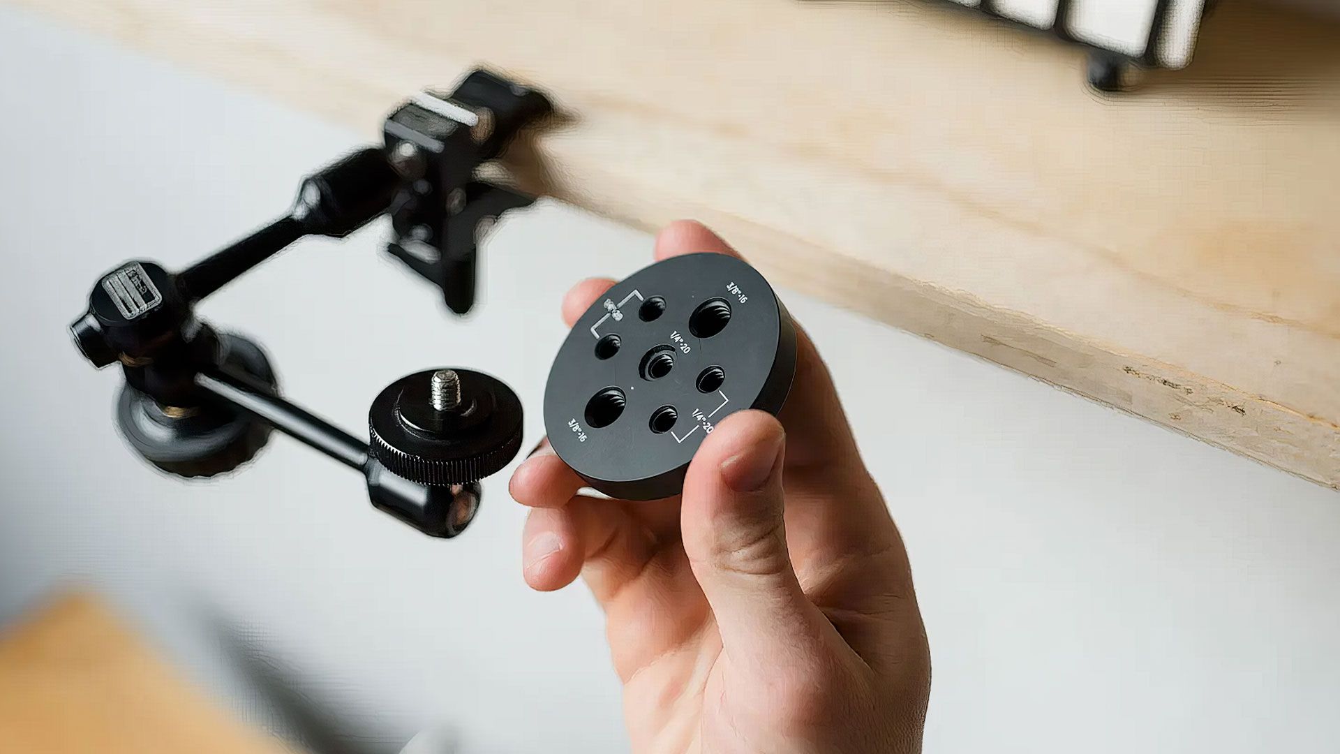 Moment Multi Threaded MagSafe Mount