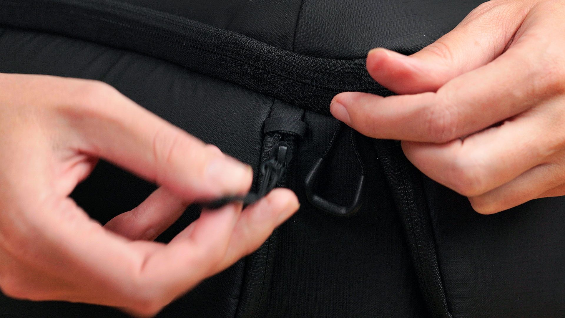 OneMo 2 security zippers