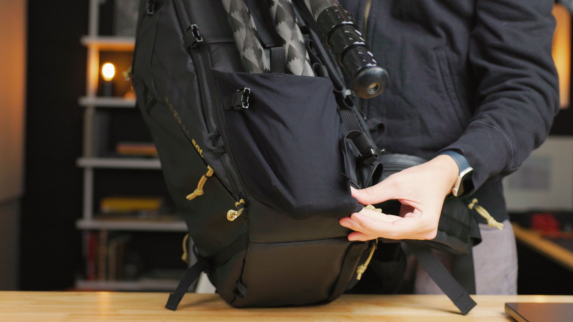 Mesh tripod or water bottle side pouch