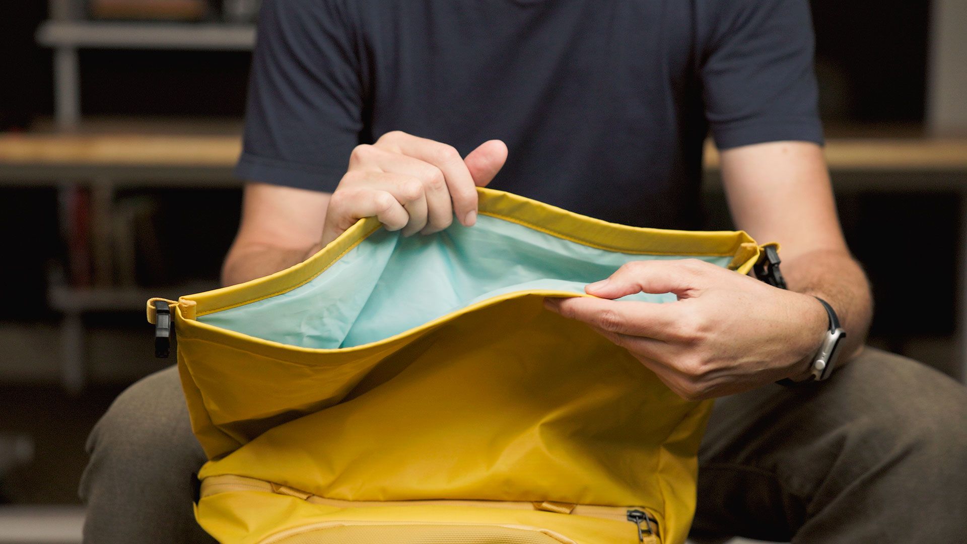 Expandable roll-top on the Shimoda Action X V2