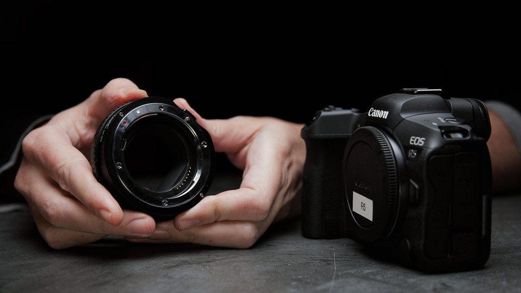 Viltrox EF/EF-S to RF Lens Adapter