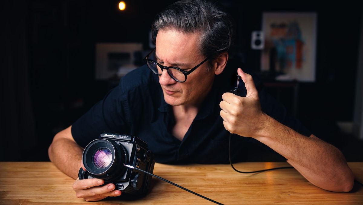 Cable release with the Mamiya RZ67