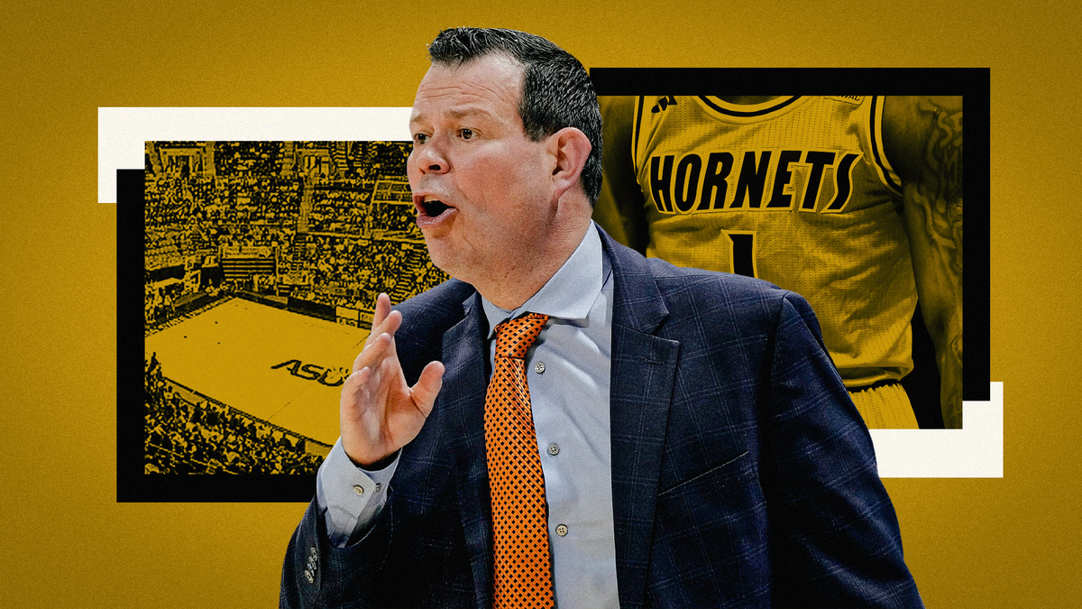 How Chris Wright used an Outback Steakhouse job and a few historical turnarounds to become a Division I head coach Post feature image