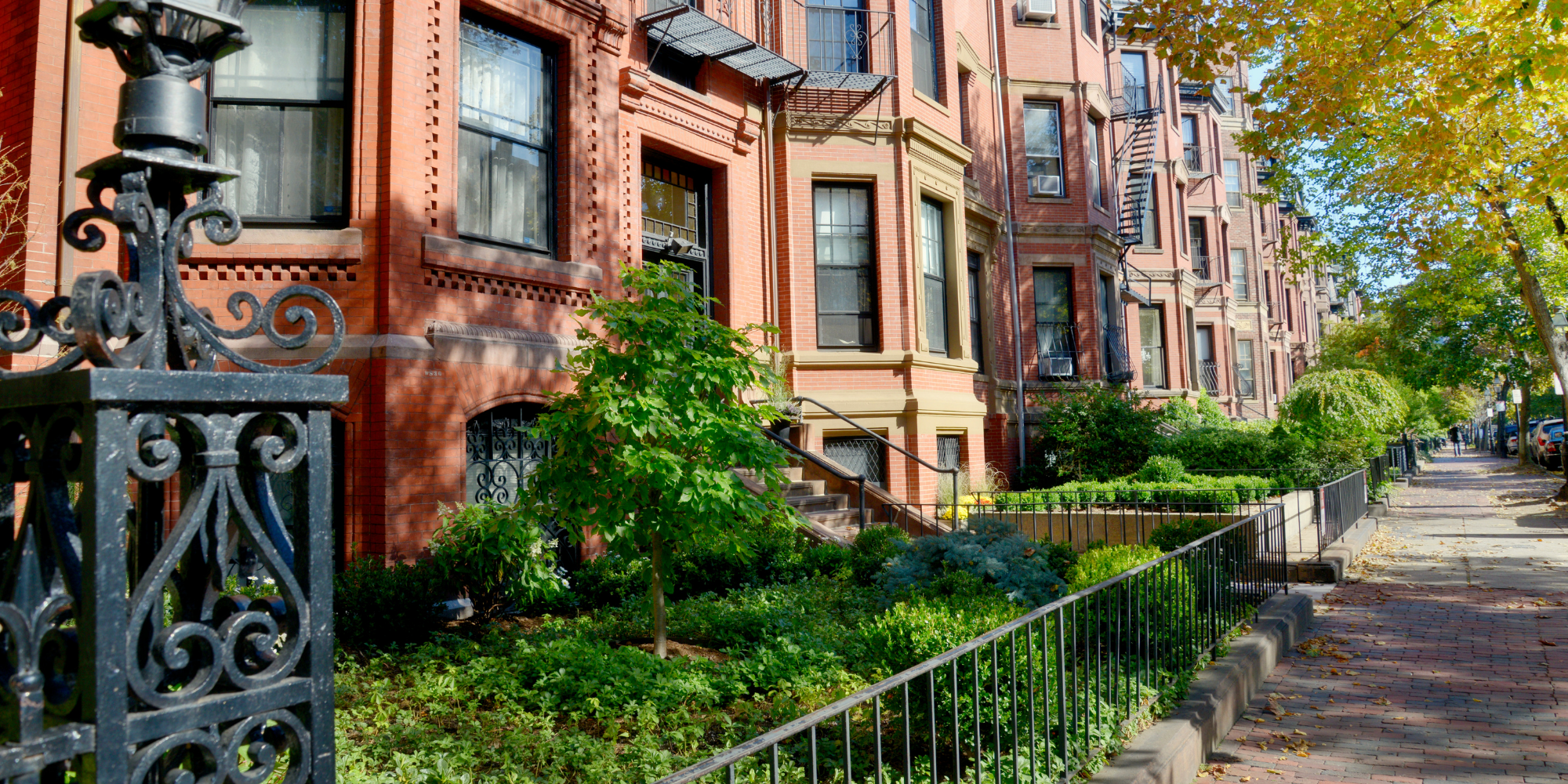 Boston’s Back Bay neighborhood offers luxury apartments with short-term, month-to-month leases. Many units are fully furnished, perfect for professionals, business travelers, and corporate housing needs in a central, upscale location.