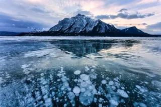 Abraham Lake Ice Bubbles: A Very Windy Day Trip From Banff