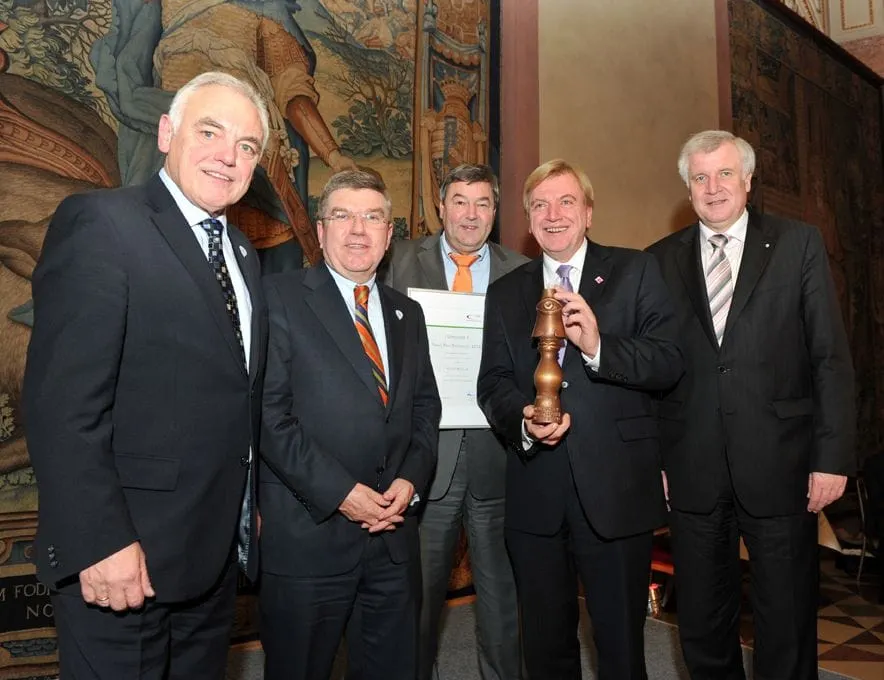 Thomas Bach: IOC god with a German diplomatic passport threatens the democratically elected German government