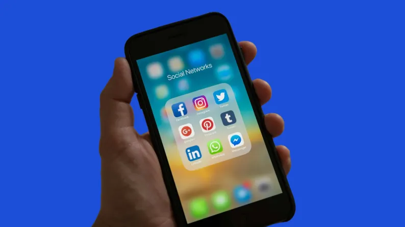 10 Tips to Creatively Promote Company Culture on Social Media