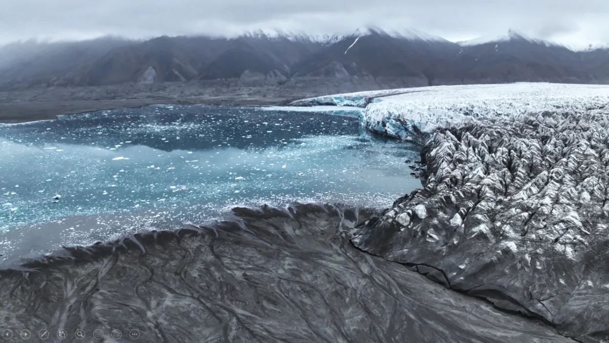  The terminus of the Recherchebreen glacier retreats in an ocean arm in Norway’s Svalbard archipelago