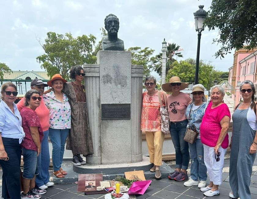 Organizaciones y líderes comunitarios denuncian intento de remoción del busto de Eugenio María de Hostos en la Plaza Hostos