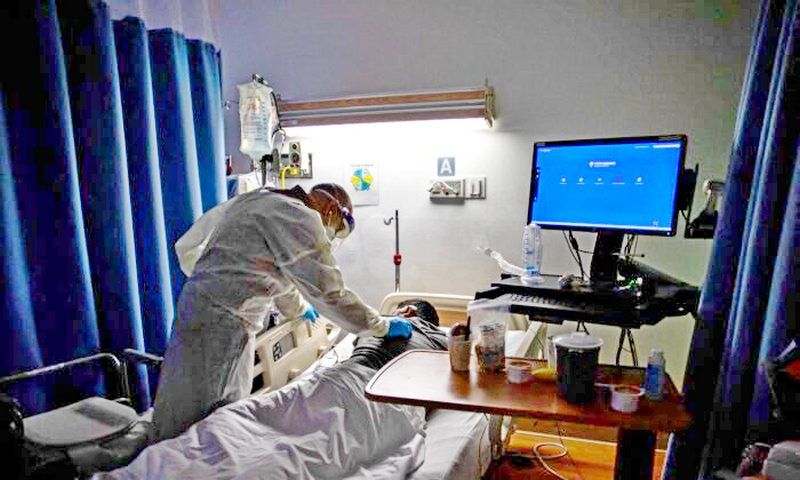A doctor checks on a 34-years-old patient at a medical center in Tarzana, California, on Sept. 2, 2021. (Apu Gomes/AFP via Getty Images)