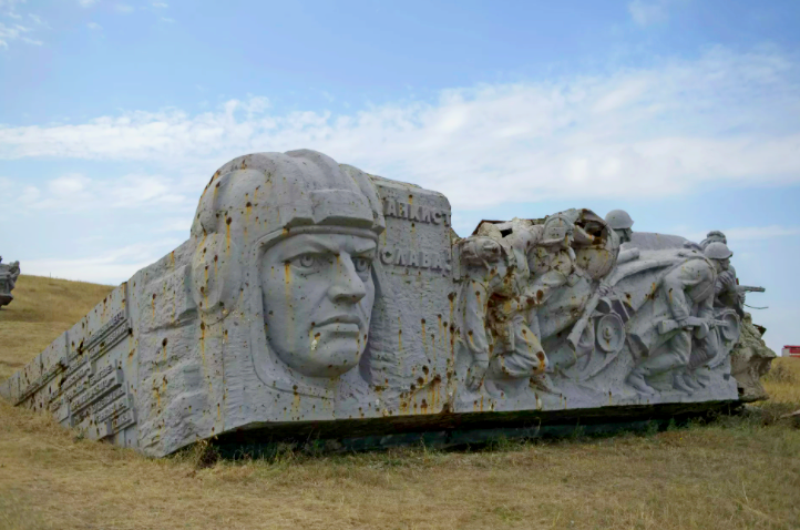 Ruins of the Saur-Mogila (Saur Grave) Memorial in Donetsk Region where festive events were held to celebrate the Day of Donbass Liberation from Nazi Invaders. - Sputnik International, 1920, 26.02.2022