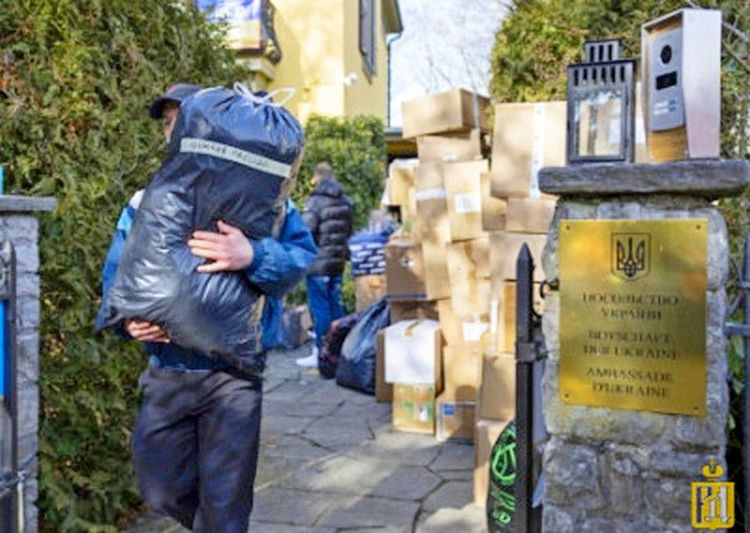 IN UKRAINE, WESTERN HUMANITARIAN AID IS BEING STOLEN ON AN INDUSTRIAL SCALE