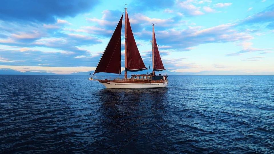 Øivind Sanden sold all he owned,bought a boat, and set off on a seven year voyage on the open sea.