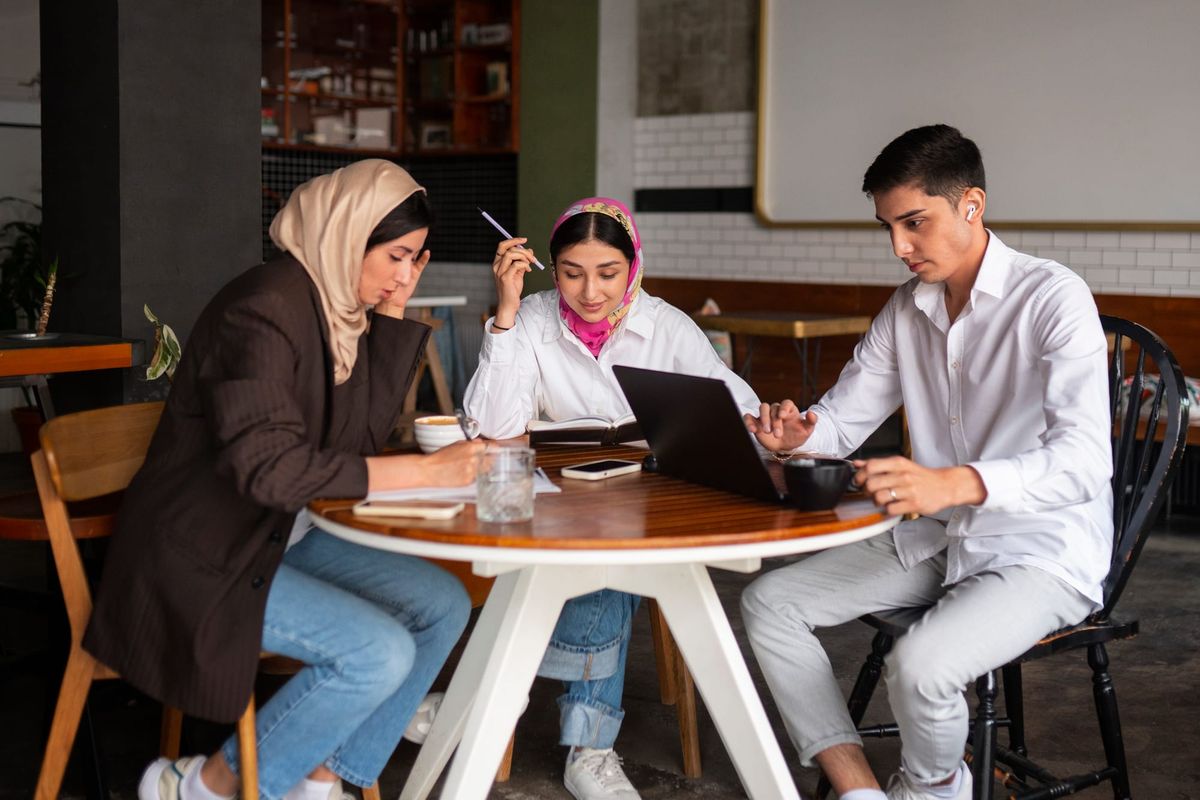 Bagaimana Generasi Z di Indonesia Berhasil (Hampir Tak Berhasil, tetapi Cemerlang)