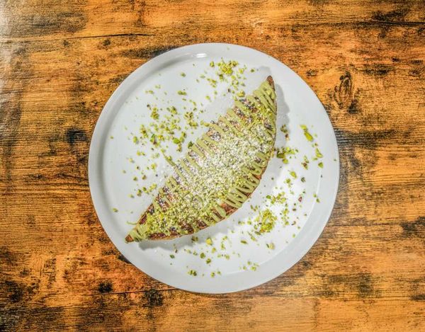 Celebra el día mundial del pistacho con un calzone de Nutella y pistacho de Jojo's