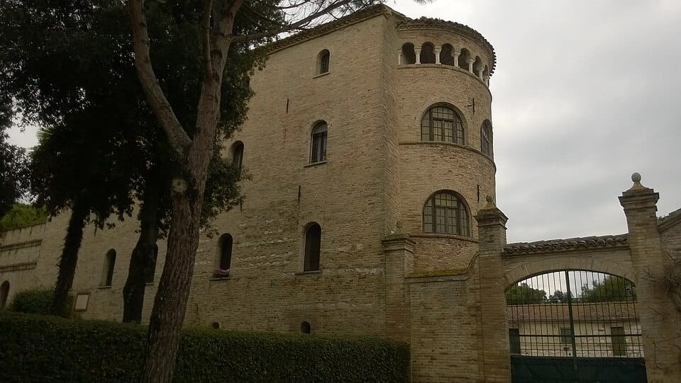 Porto Recanati, sul mercato a 2,5 milioni l'antica Abbazia di Santa Maria in Potenza