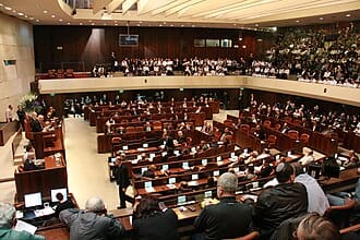 Israele, via libera alla legge sui tagli ai fondi per l'Autorità Palestinese: compenseranno i risarcimenti alle vittime