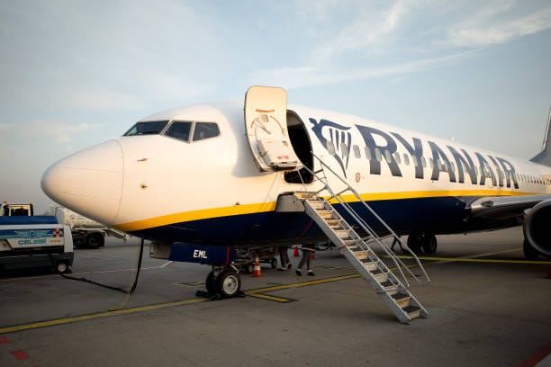 Regno Unito, indagine sulle tariffe per posti familiari: nel mirino il sistema Ryanair
