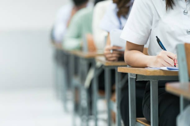 Maturità 2026 al via: da Pavese a Calabresi, ecco le tracce della prima prova scritta
