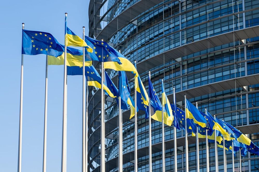 Ucraina, no all’ipotesi asset russi congelati: come funzionerà il nuovo prestito UE da €90 miliardi e perché è stato preferito alla prima ipotesi
