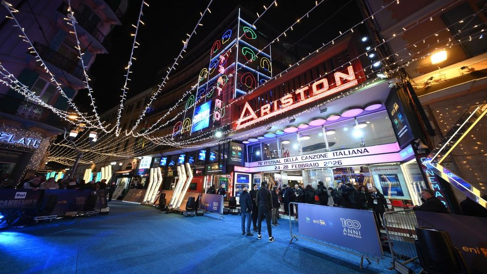 Sanremo, la prima serata tra noia e commemorazioni