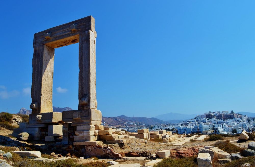L'isola di Keros e il mistero degli idoli infranti: traffici illeciti e nuove scoperte