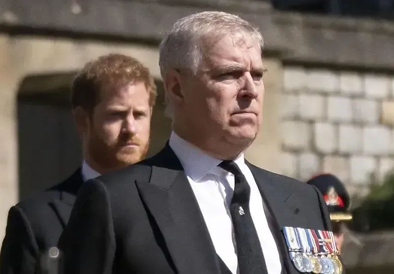 Caso Epstein: Principe Andrea girò un dossier segreto a un banchiere