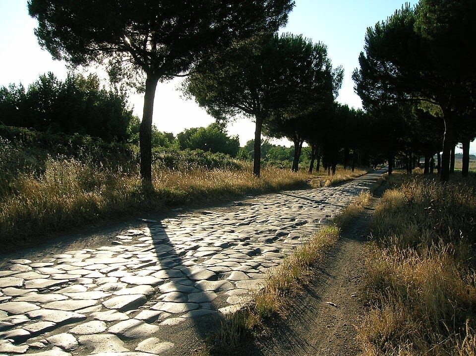 Scoperta straordinaria sulla Via Appia: emerge un monumento romano con scene di gladiatori