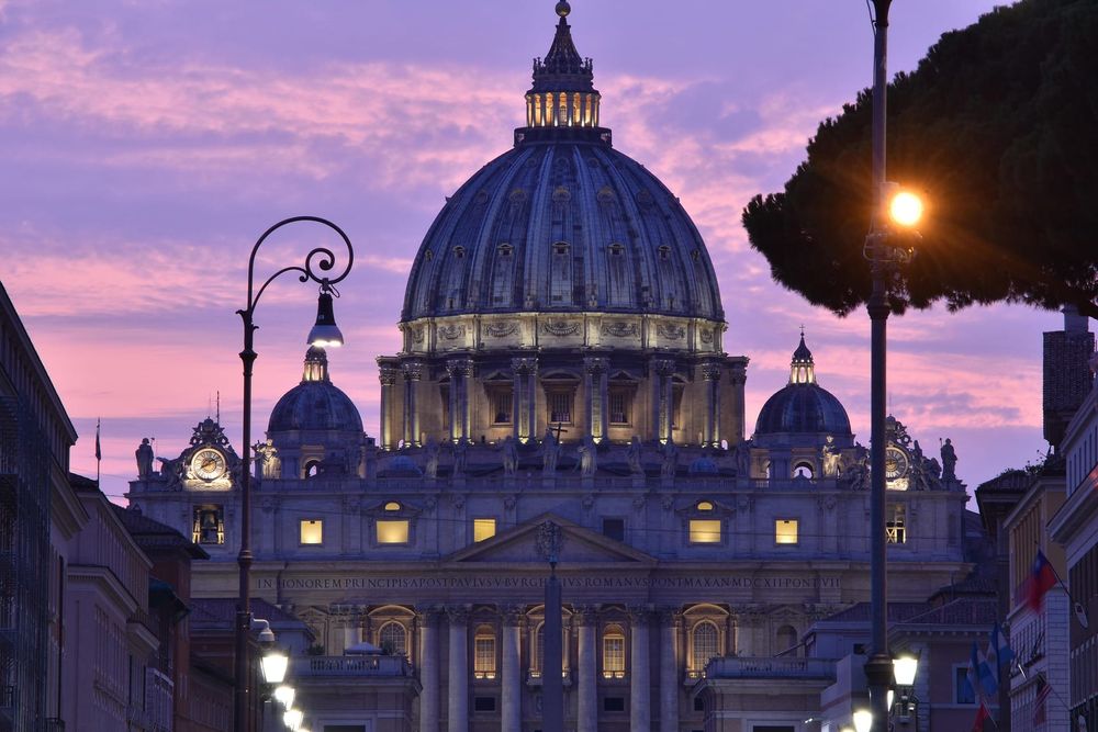 Sicurezza violata durante il Conclave che ha eletto Leone XIV: un Cardinale scoperto col cellulare in tasca