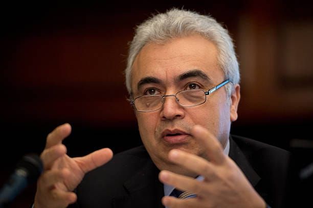 L’allarme di Fatih Birol: “Riserve di carburante per aerei in Europa sufficienti per sole sei settimane”