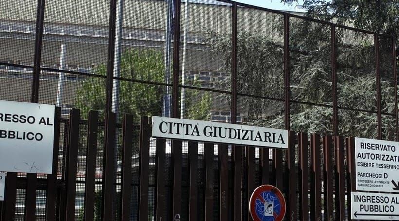 Dossieraggi e spionaggio, perquisita a Roma la "Squadra Fiore": coinvolto l'ex vice capo dell'Aisi
