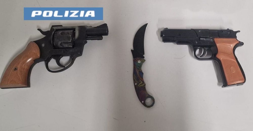 Catania, estorcevano denaro a coetanei sotto minaccia di armi: arrestati due minorenni