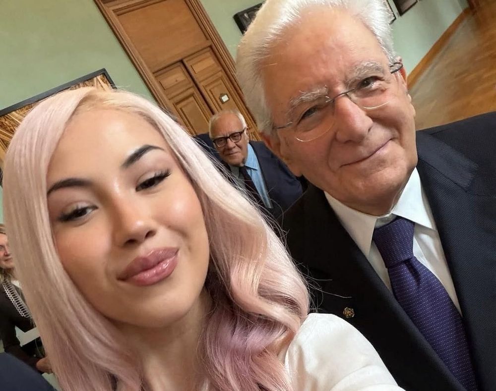 Anna Pepe selfie con Mattarella durante la cerimonia SIAE: “Grazie per l’invito Mr President”