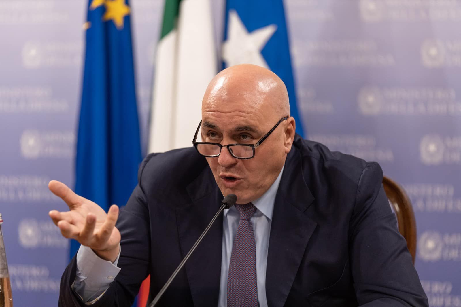 Difesa, Crosetto: "Serve un cambiamento nelle regole per le Forze Armate"