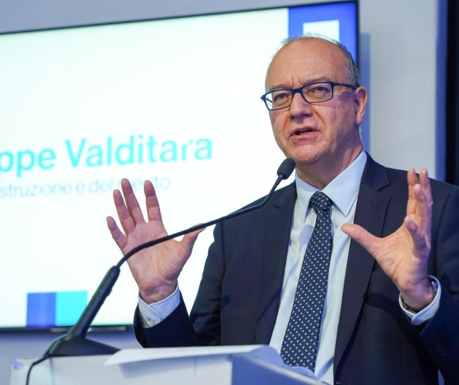 Scuola, Valditara stanzia 30 milioni per progetti didattici su ambiente e cura degli spazi