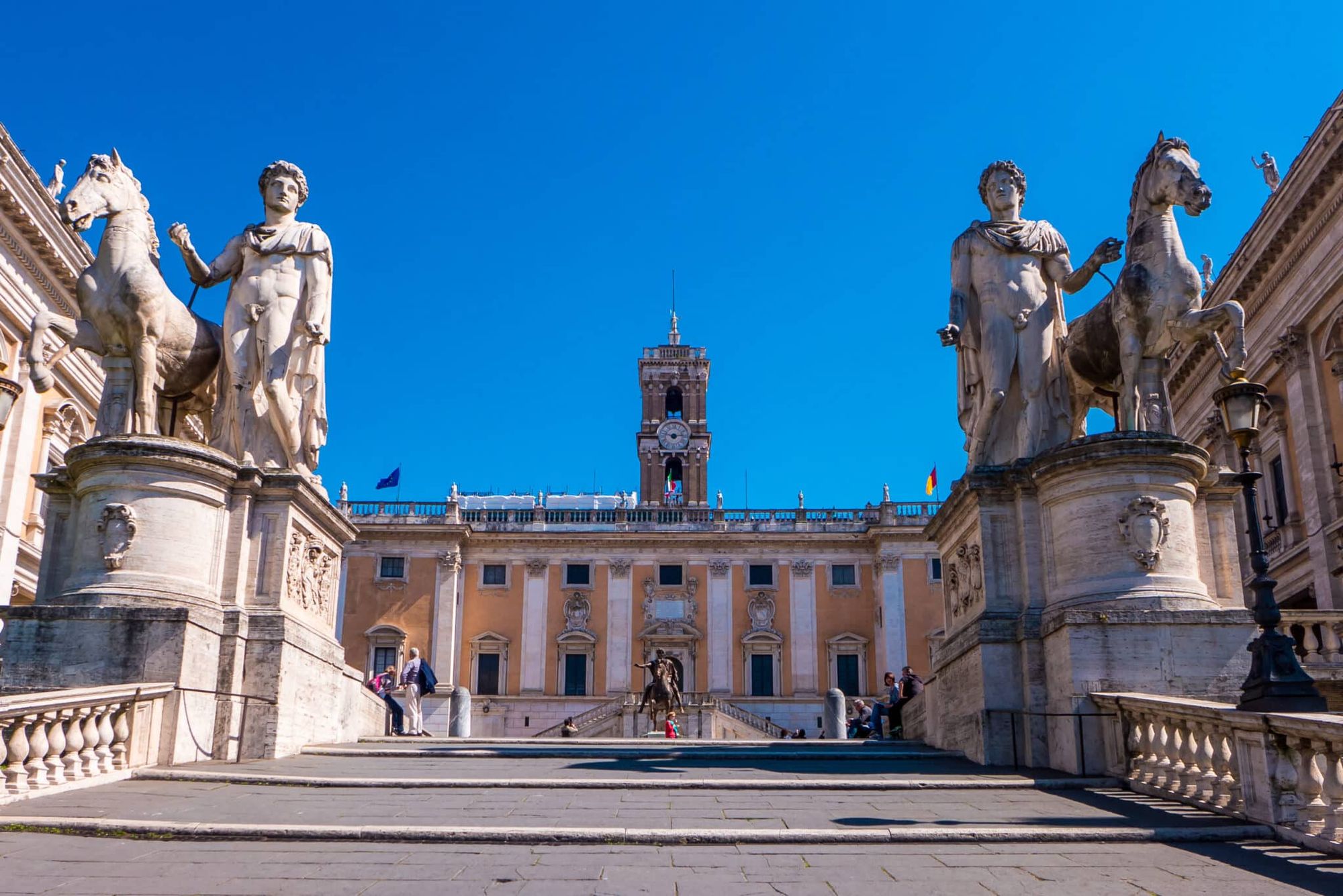 Bilancio, Roma apre i rubinetti: strade, Metro C, welfare, digitale e demolizioni degli abusi