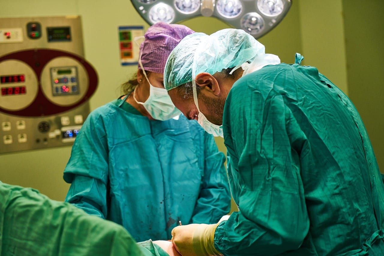 Chirurgia del colon, a Bergamo il primo intervento al mondo con anastomosi magnetica