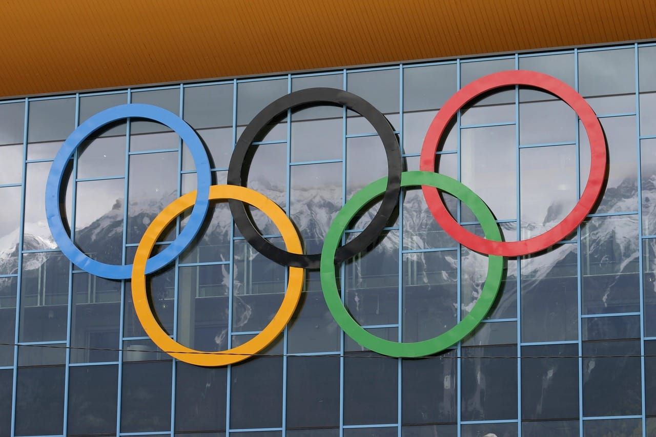 Greenpeace: stop sponsor fossili alle Olimpiadi. Protesta contro ENI