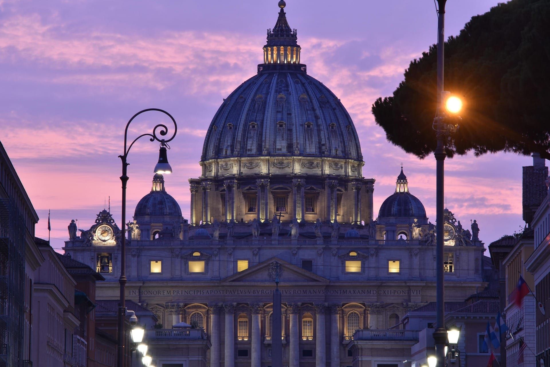 Sicurezza violata durante il Conclave che ha eletto Leone XIV: un Cardinale scoperto col cellulare in tasca