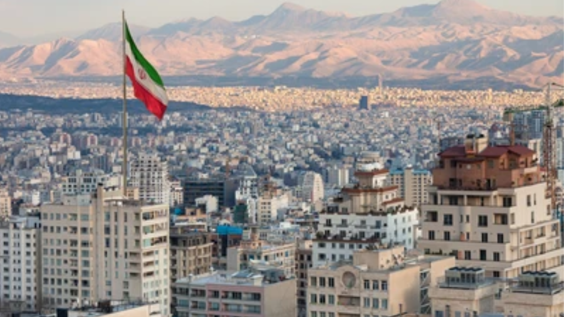 Teheran denuncia: “Attaccare siti nucleari è un crimine di guerra”