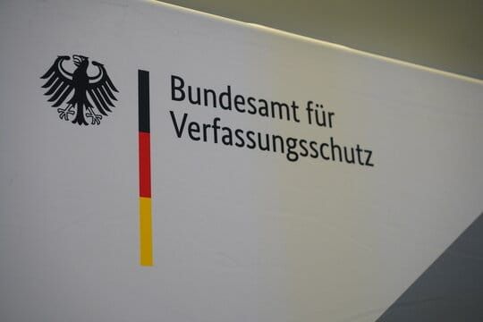 Germania, il BfV avverte: “L’Iran potrebbe espandere le attività terroristiche in Europa”