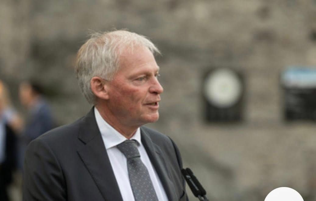 Crans-Montana, Zali attacca Italia e ambasciatore Cornado: “Rapporti ai minimi storici”