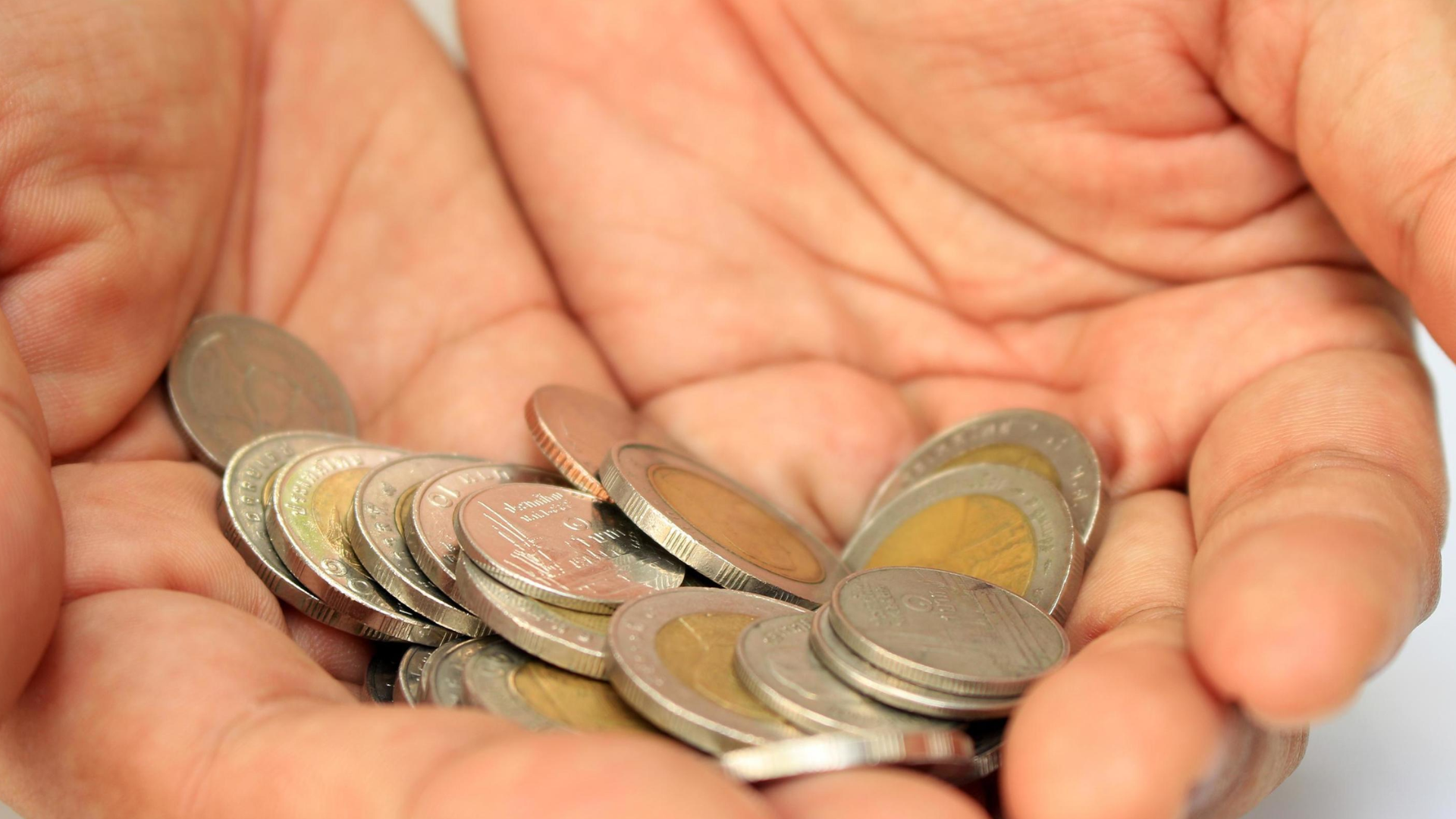 Scoperta la zecca clandestina dei 2 euro falsi: tre fermi