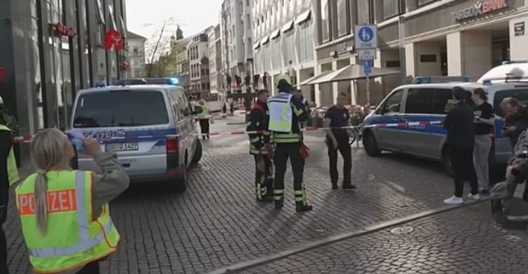 Auto sulla folla nel centro di Lipsia: morti e feriti, fermato il conducente